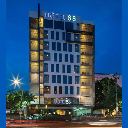 Hotel 88 Embong Malang Tunjungan Surabaya By Wh - Breakfast With The Best View On The Highest Floor And Strategic Location In The City Center Buitenkant foto