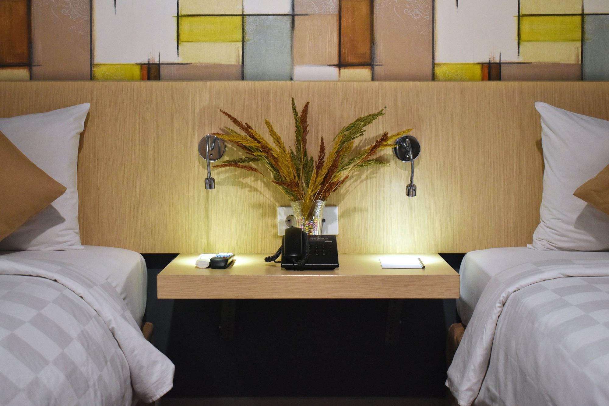 Hotel 88 Embong Malang Tunjungan Surabaya By Wh - Breakfast With The Best View On The Highest Floor And Strategic Location In The City Center Buitenkant foto