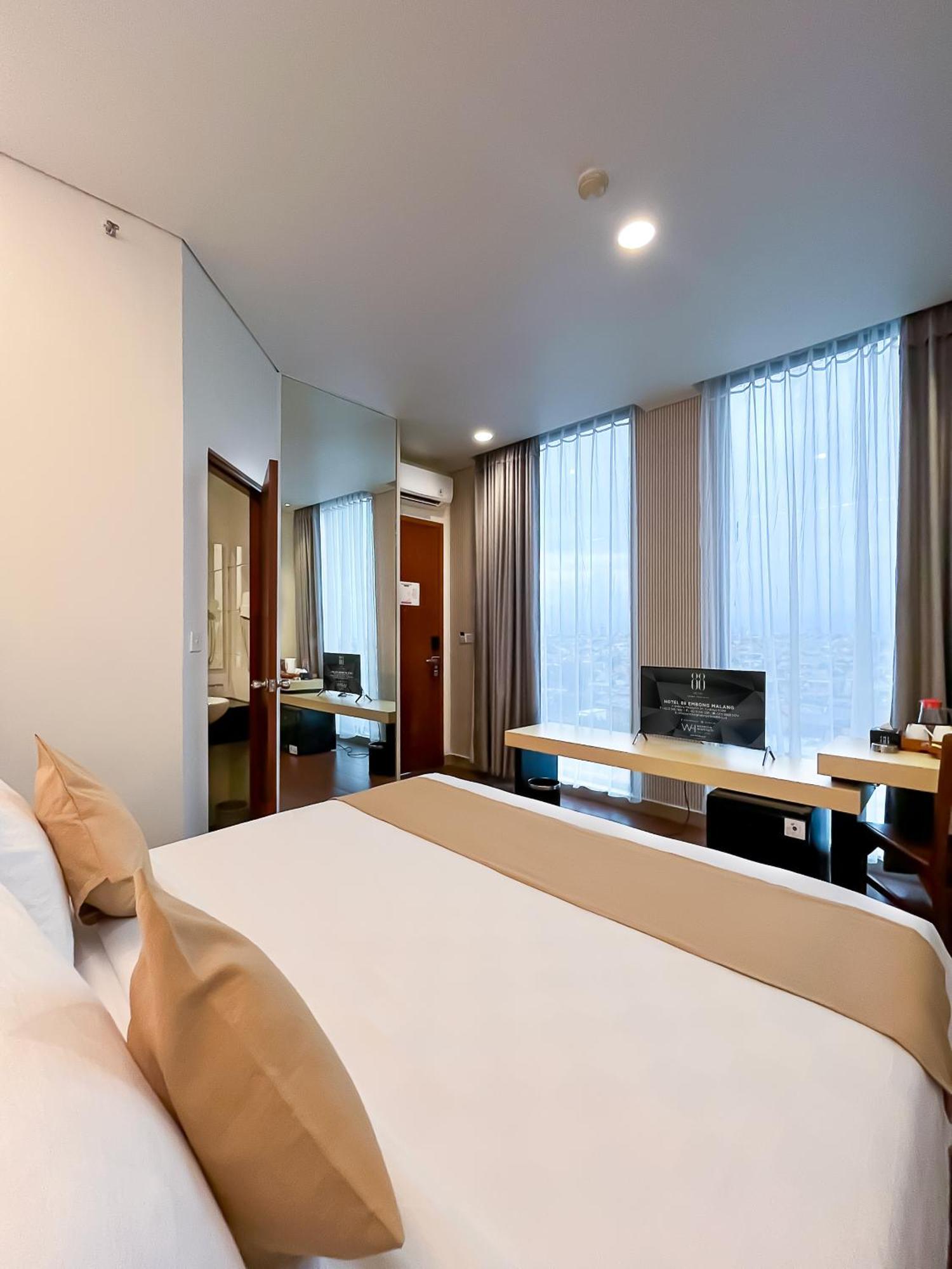 Hotel 88 Embong Malang Tunjungan Surabaya By Wh - Breakfast With The Best View On The Highest Floor And Strategic Location In The City Center Buitenkant foto