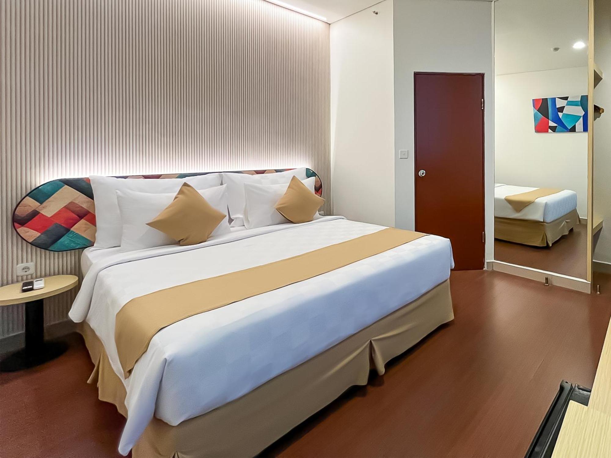 Hotel 88 Embong Malang Tunjungan Surabaya By Wh - Breakfast With The Best View On The Highest Floor And Strategic Location In The City Center Buitenkant foto