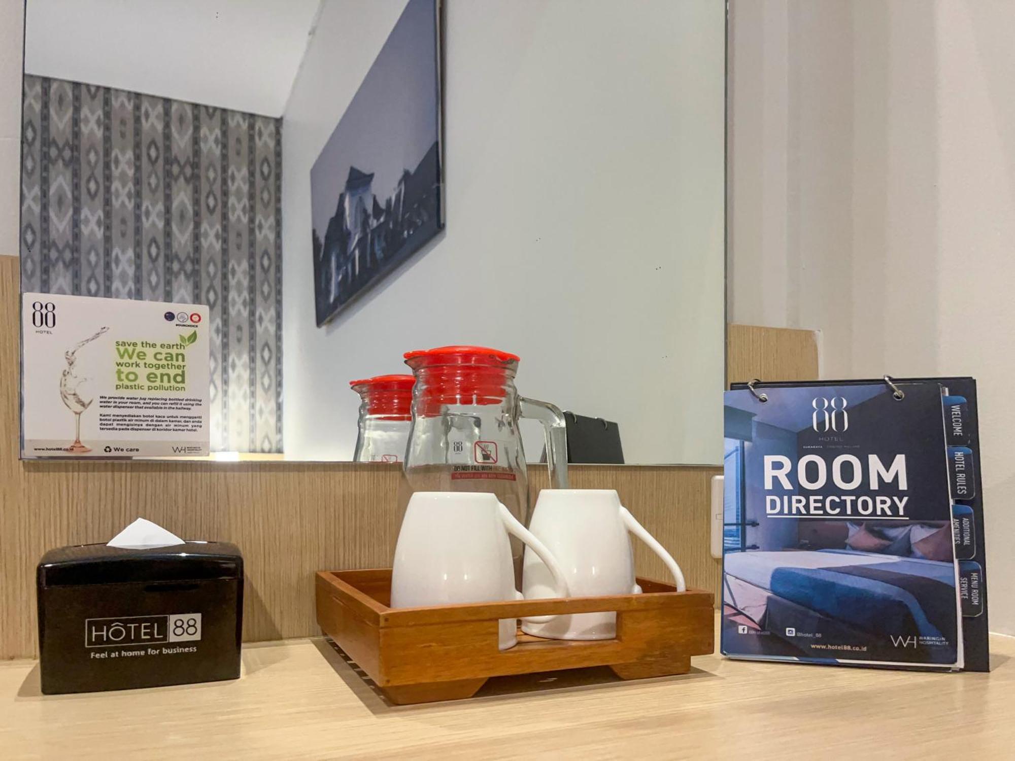 Hotel 88 Embong Malang Tunjungan Surabaya By Wh - Breakfast With The Best View On The Highest Floor And Strategic Location In The City Center Buitenkant foto
