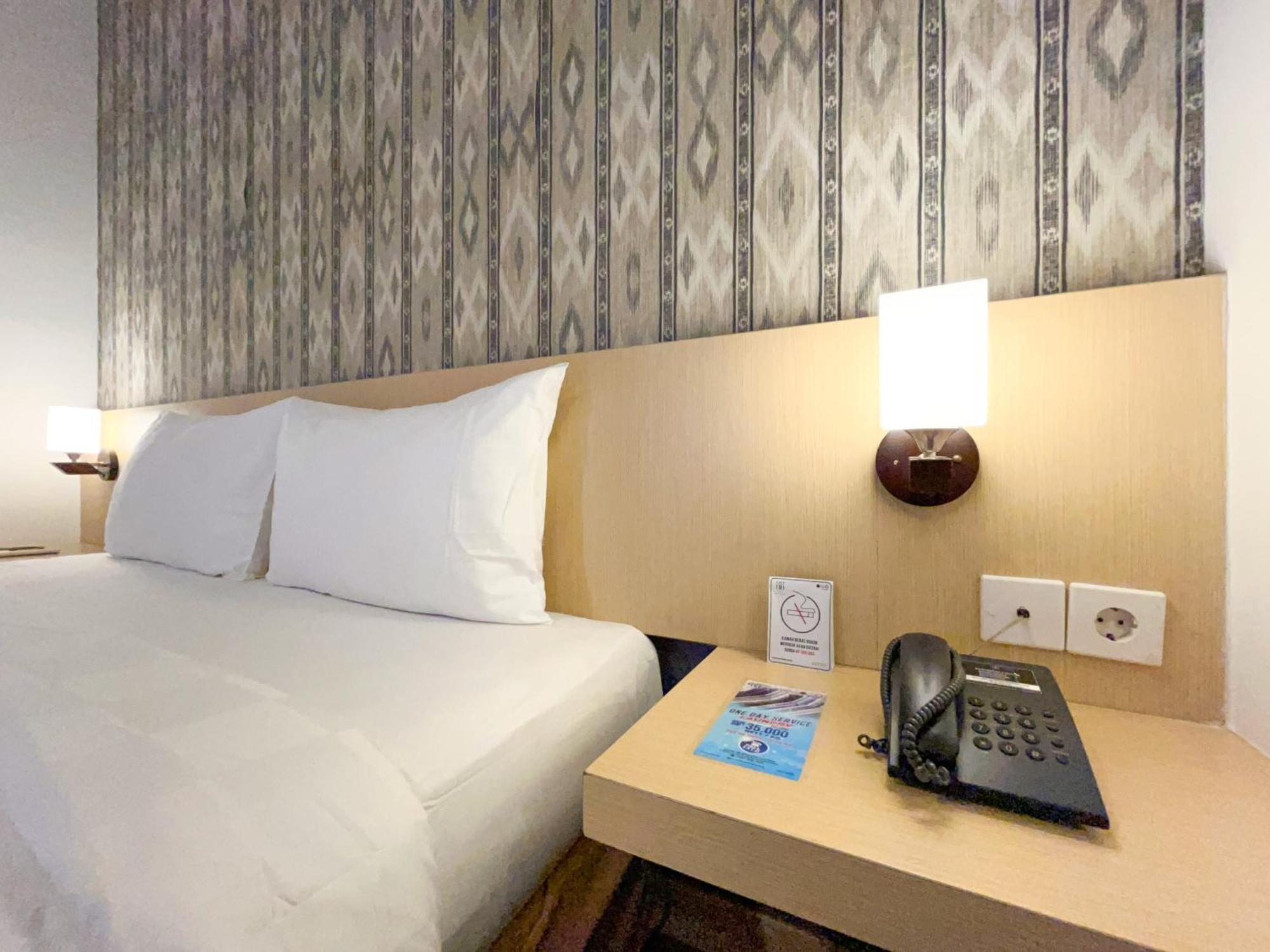 Hotel 88 Embong Malang Tunjungan Surabaya By Wh - Breakfast With The Best View On The Highest Floor And Strategic Location In The City Center Buitenkant foto