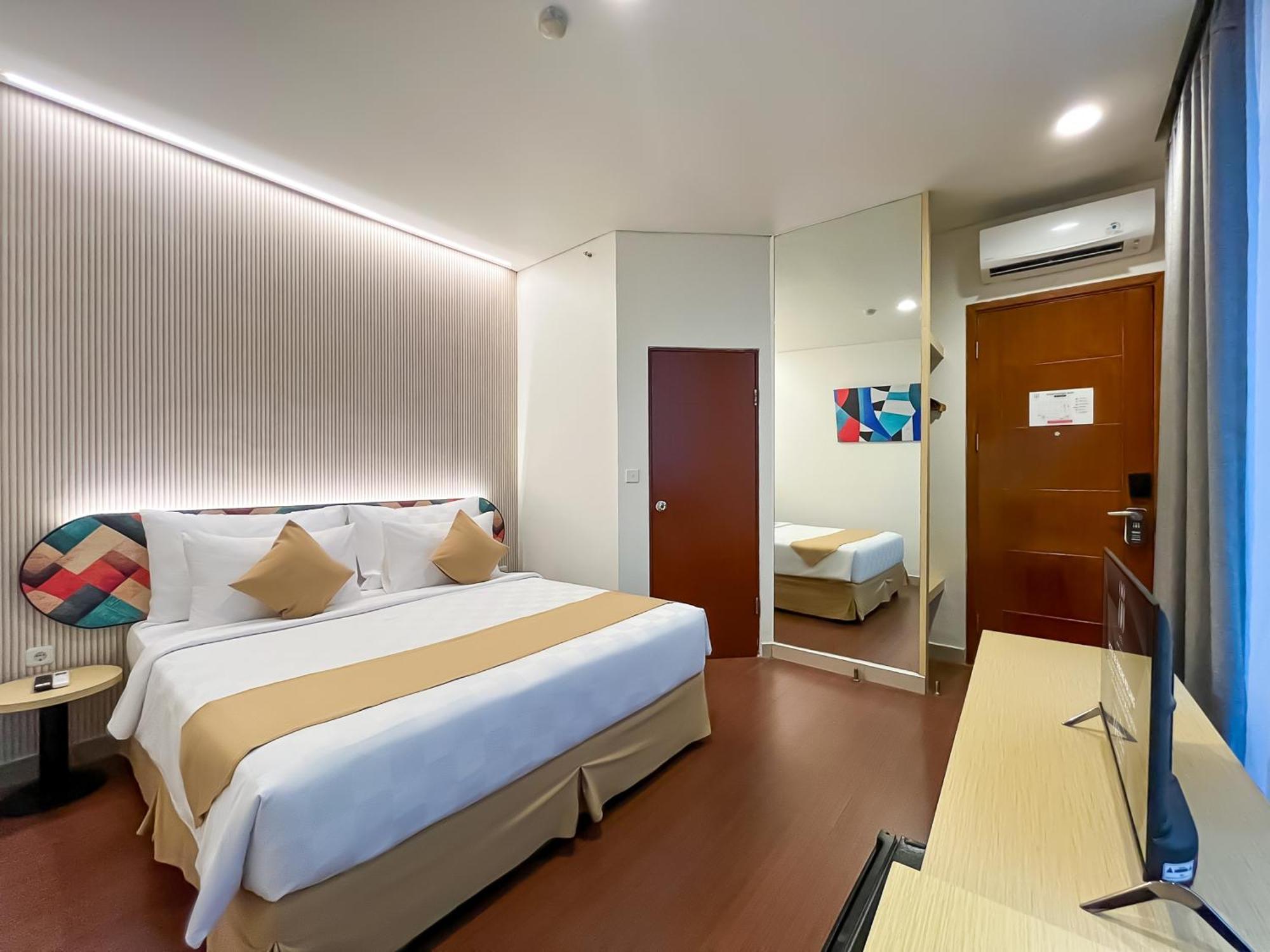 Hotel 88 Embong Malang Tunjungan Surabaya By Wh - Breakfast With The Best View On The Highest Floor And Strategic Location In The City Center Buitenkant foto