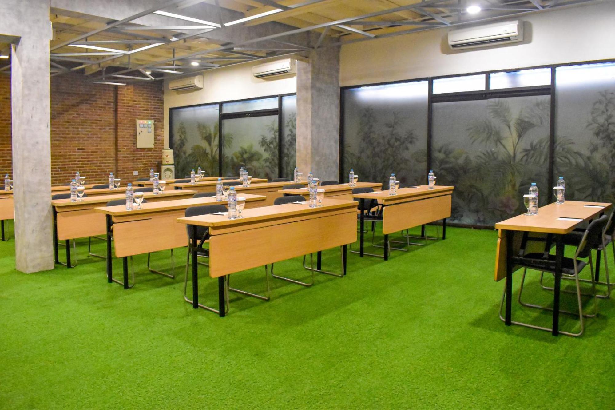 Hotel 88 Embong Malang Tunjungan Surabaya By Wh - Breakfast With The Best View On The Highest Floor And Strategic Location In The City Center Buitenkant foto