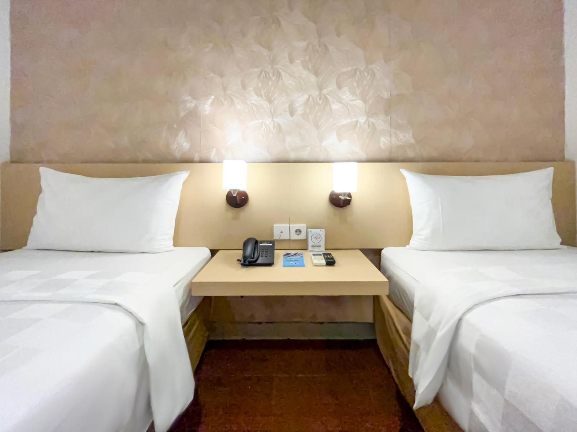 Hotel 88 Embong Malang Tunjungan Surabaya By Wh - Breakfast With The Best View On The Highest Floor And Strategic Location In The City Center Buitenkant foto