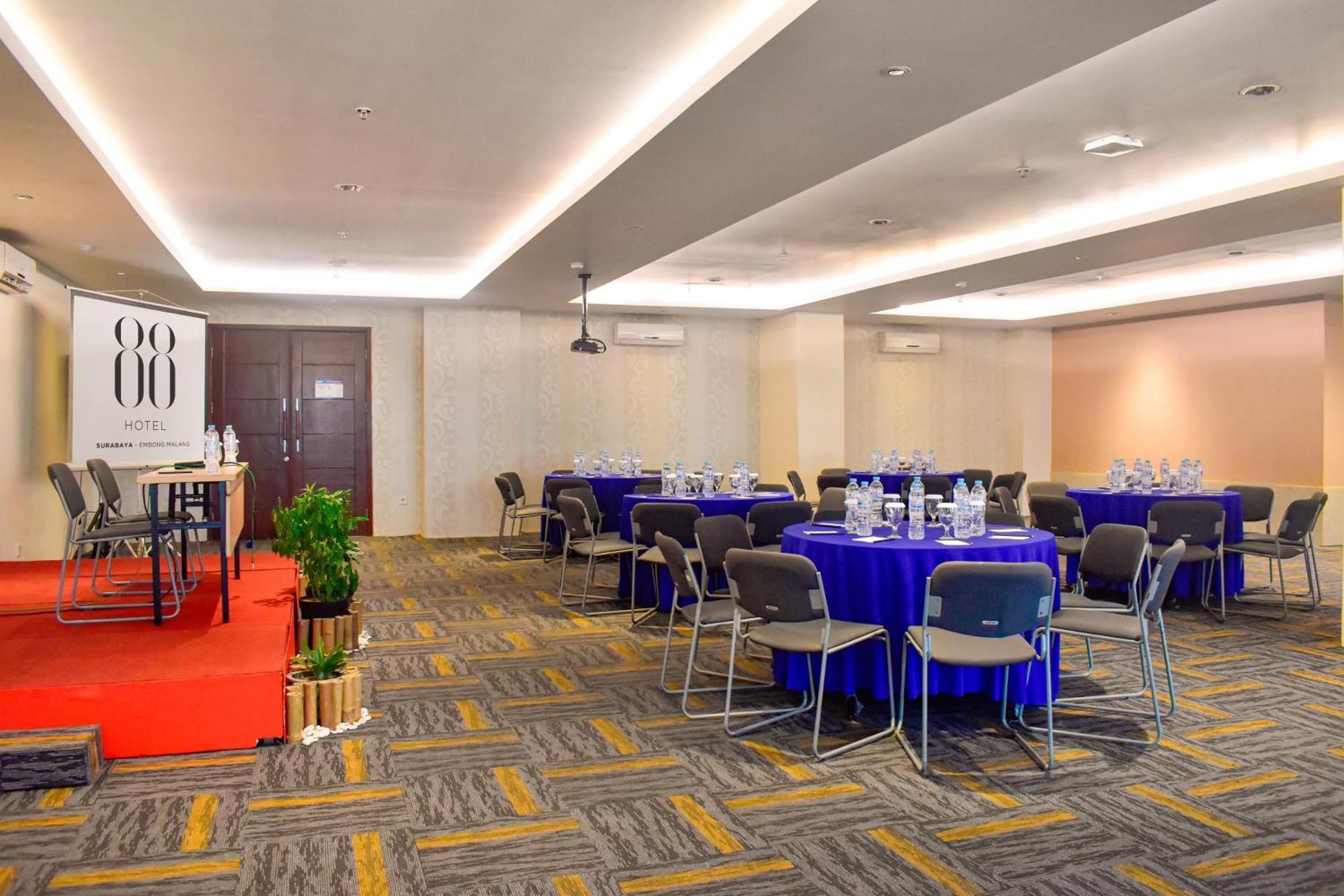 Hotel 88 Embong Malang Tunjungan Surabaya By Wh - Breakfast With The Best View On The Highest Floor And Strategic Location In The City Center Buitenkant foto