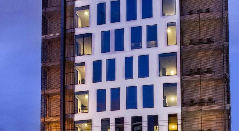 Hotel 88 Embong Malang Tunjungan Surabaya By Wh - Breakfast With The Best View On The Highest Floor And Strategic Location In The City Center Buitenkant foto