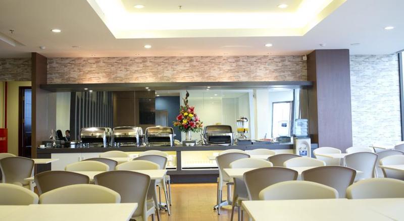 Hotel 88 Embong Malang Tunjungan Surabaya By Wh - Breakfast With The Best View On The Highest Floor And Strategic Location In The City Center Buitenkant foto
