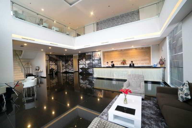 Hotel 88 Embong Malang Tunjungan Surabaya By Wh - Breakfast With The Best View On The Highest Floor And Strategic Location In The City Center Buitenkant foto