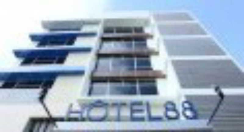Hotel 88 Embong Malang Tunjungan Surabaya By Wh - Breakfast With The Best View On The Highest Floor And Strategic Location In The City Center Buitenkant foto
