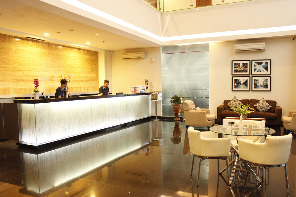 Hotel 88 Embong Malang Tunjungan Surabaya By Wh - Breakfast With The Best View On The Highest Floor And Strategic Location In The City Center Buitenkant foto