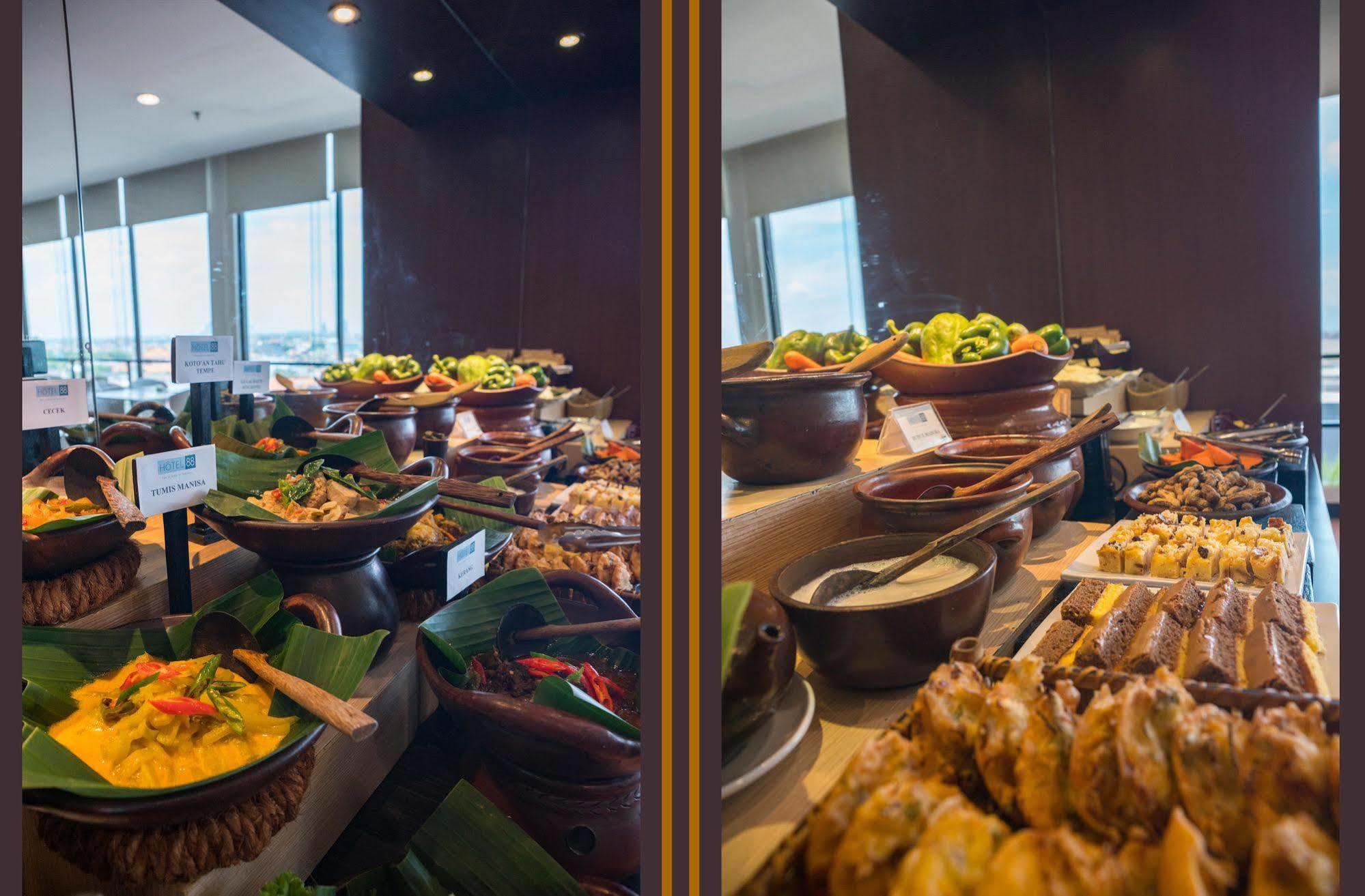 Hotel 88 Embong Malang Tunjungan Surabaya By Wh - Breakfast With The Best View On The Highest Floor And Strategic Location In The City Center Buitenkant foto